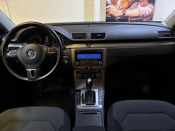 Volkswagen Passat 8 of 15