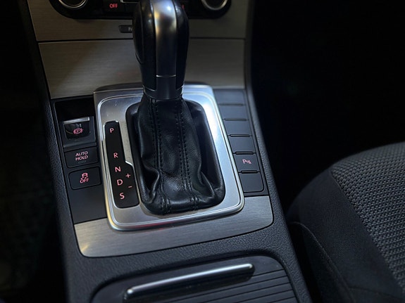 Volkswagen Passat 13 of 15
