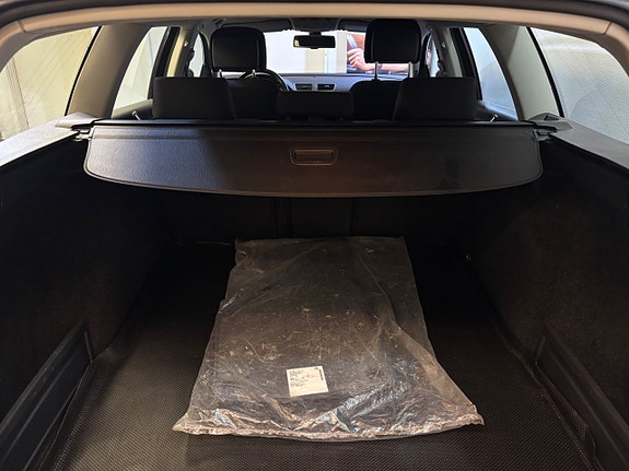 Volkswagen Passat 11 of 15