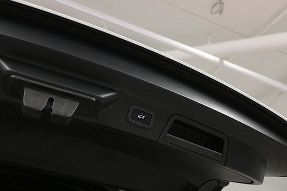 Land Rover Range Rover Velar 16 of 30
