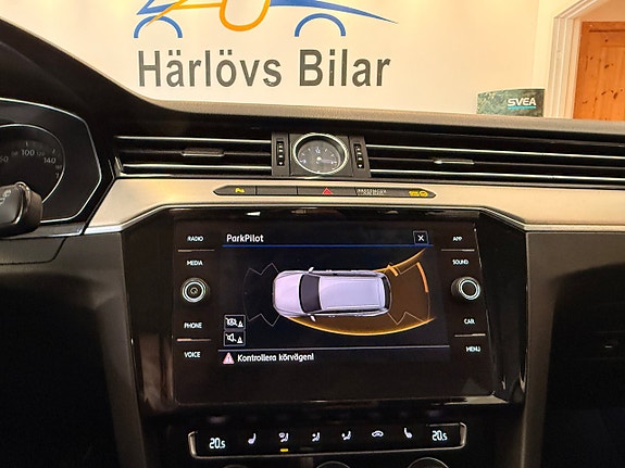 Volkswagen Passat 18 of 21