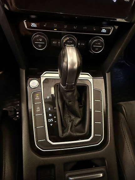 Volkswagen Passat 17 of 21