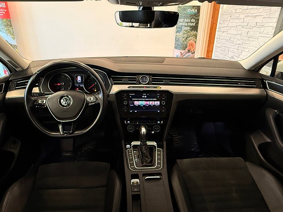 Volkswagen Passat 16 of 21