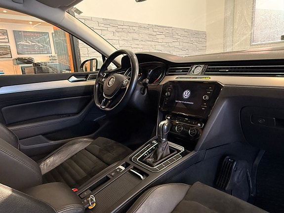Volkswagen Passat 13 of 21