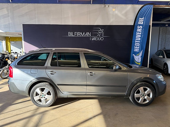 Skoda Octavia Scout 3 of 5