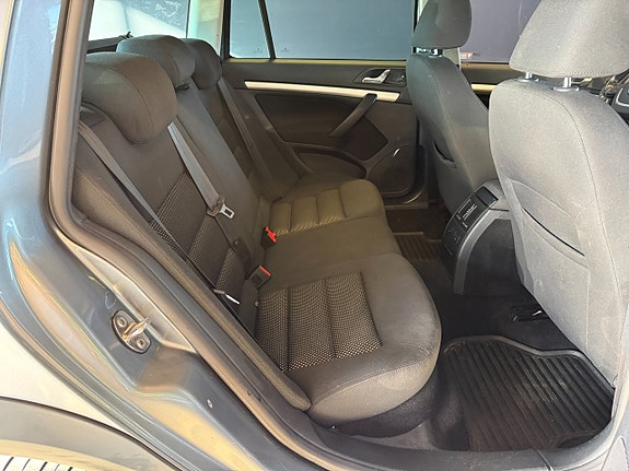 Skoda Octavia Scout 9 of 14
