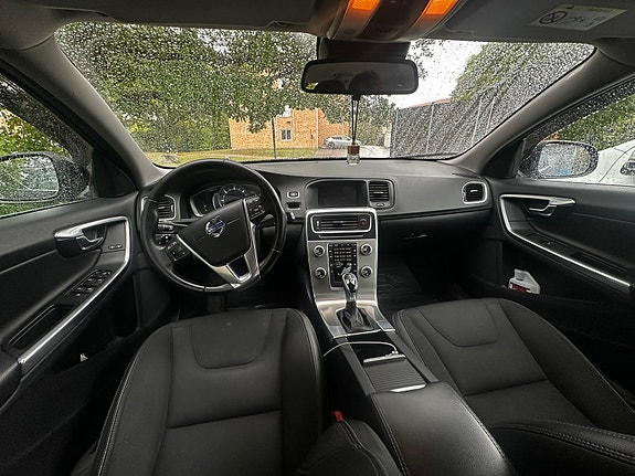 Volvo V60 4 of 9