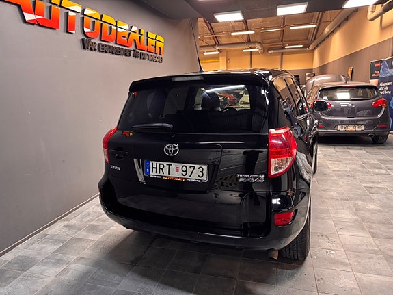 Toyota RAV4 4 of 10