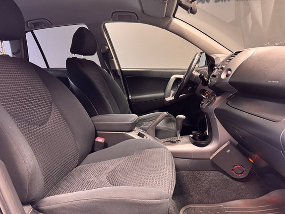 Toyota RAV4 8 of 10