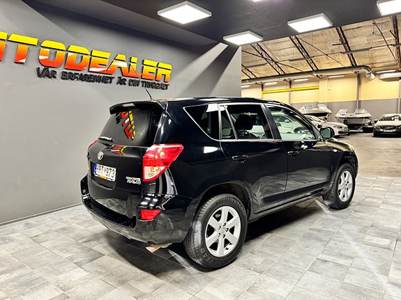Toyota RAV4 2 of 10