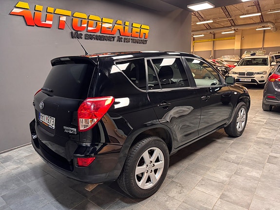 Toyota RAV4 5 of 10
