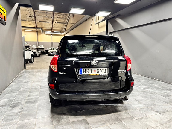 Toyota RAV4 3 of 10