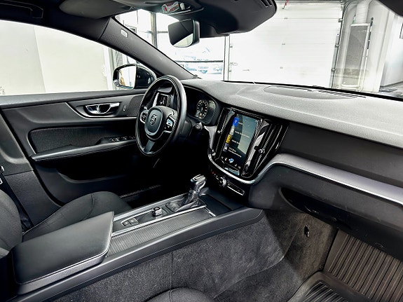 Volvo V60 9 of 15
