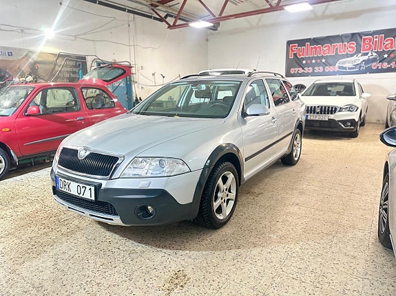 Skoda Octavia Scout 3 of 5
