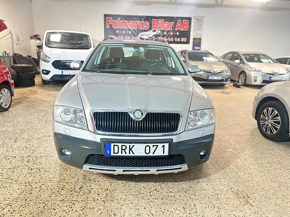 Skoda Octavia Scout 2 of 5