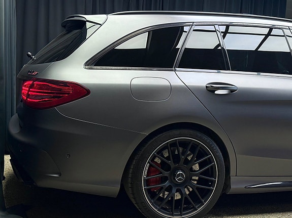 Mercedes-Benz C63 8 of 30