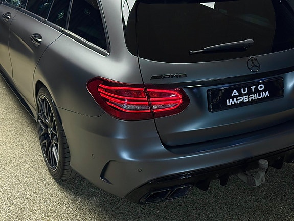 Mercedes-Benz C63 14 of 30