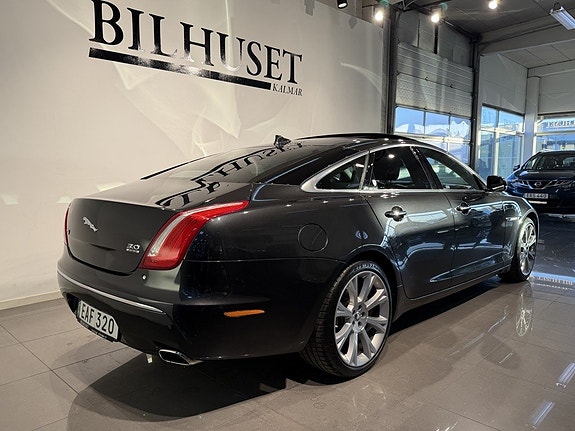 Jaguar XJ 3 of 19
