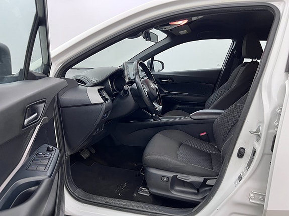Toyota C-HR 13 of 22