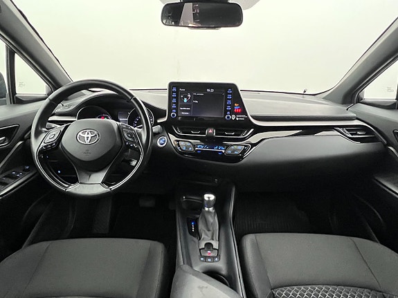 Toyota C-HR 18 of 22