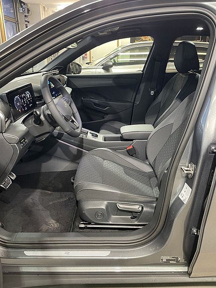 Volkswagen T-Roc 13 of 23