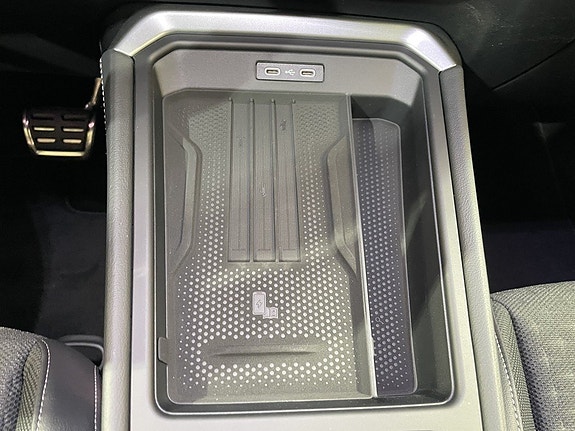 Volkswagen T-Roc 17 of 23
