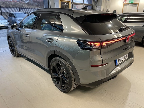 Volkswagen T-Roc 7 of 23