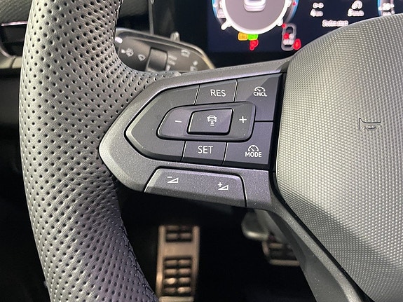 Volkswagen T-Roc 10 of 23