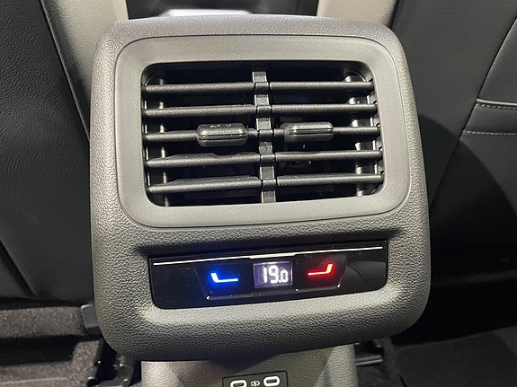 Volkswagen T-Roc 19 of 23