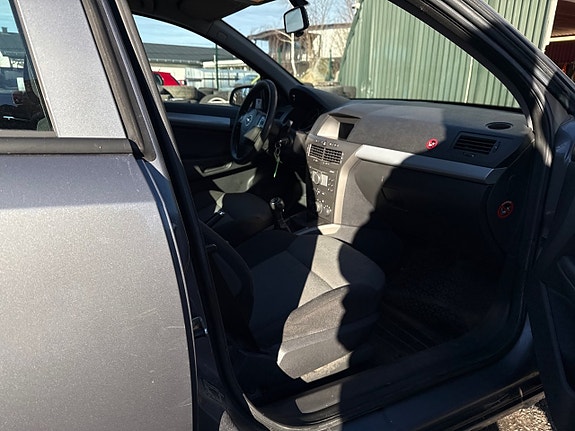 Opel Astra 18 of 21