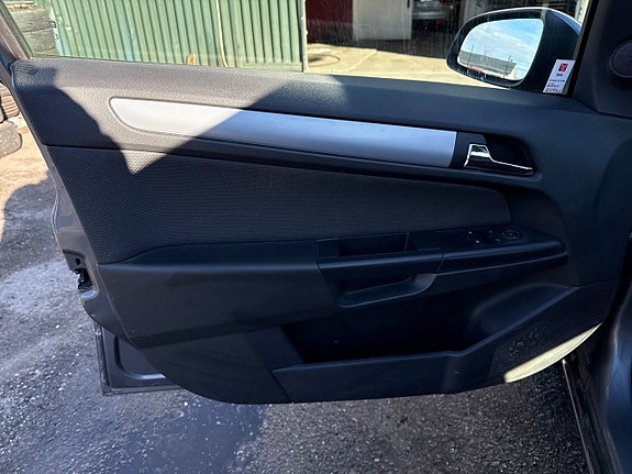 Opel Astra 14 of 21