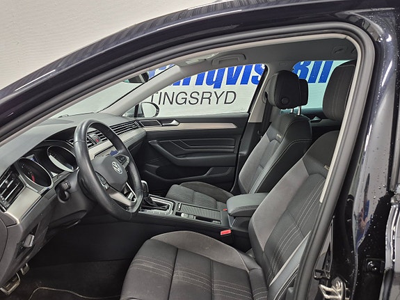 Volkswagen Passat Alltrack 2 of 5