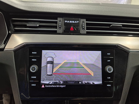 Volkswagen Passat Alltrack 8 of 11