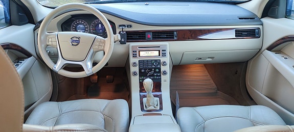 Volvo V70 4 of 6