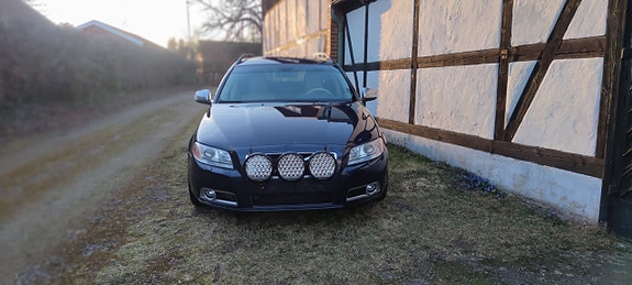 Volvo V70 2 of 6