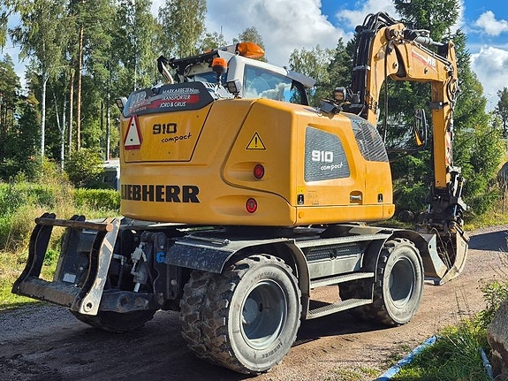 Liebherr A 910 Compact -19 BM lyft / kärra