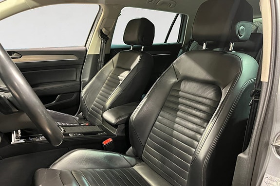 Volkswagen Passat Alltrack 3 of 5