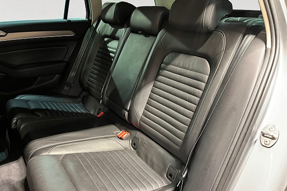 Volkswagen Passat Alltrack 14 of 19