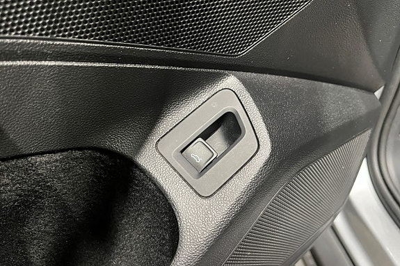 Volkswagen Passat Alltrack 17 of 19
