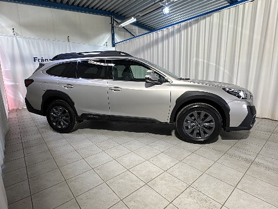 Subaru Outback 2 of 5