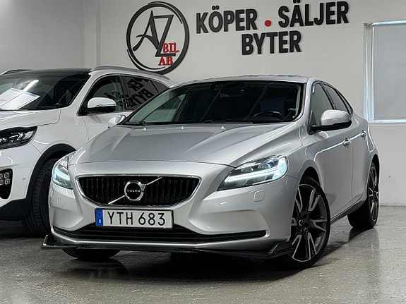Volvo V40 2 of 27