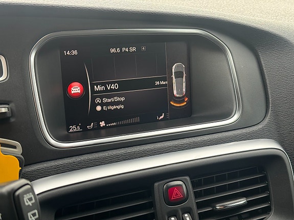 Volvo V40 17 of 27