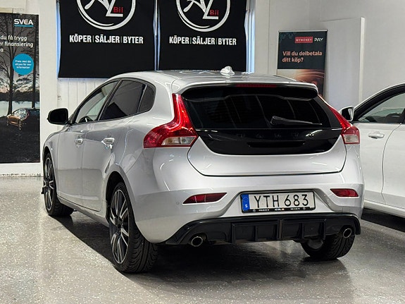Volvo V40 6 of 27