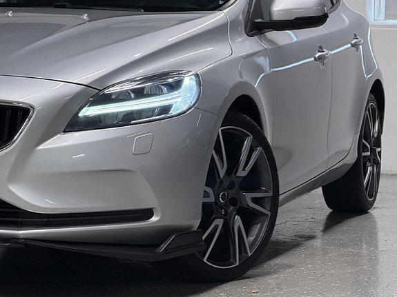 Volvo V40 8 of 27