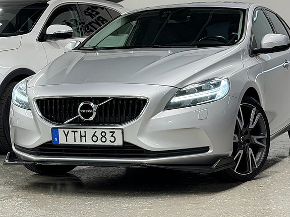 Volvo V40 3 of 27