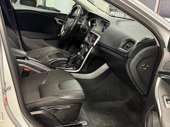 Volvo V40 24 of 27