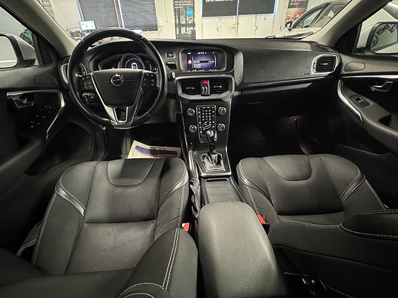 Volvo V40 11 of 27