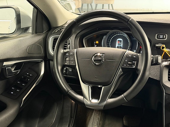 Volvo V40 15 of 27