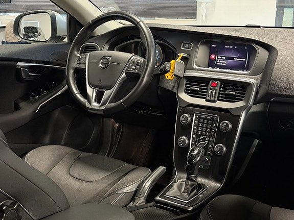 Volvo V40 16 of 27
