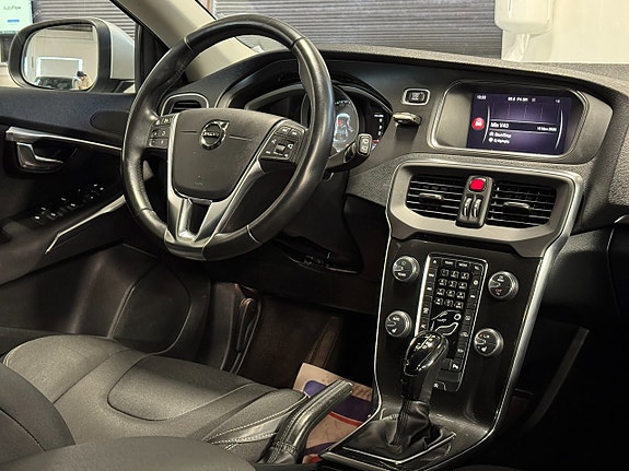 Volvo V40 16 of 27